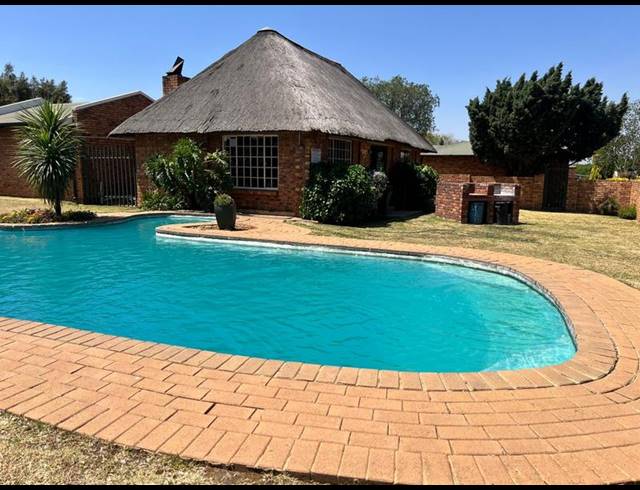 2 BEDROOM TOWNHOUSE FOR SALE IN SUNAIR PARK